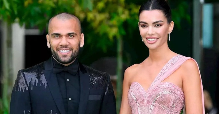 Sao bự Dani Alves quét dọn, bận rộn ký tặng trong tù - Hình 2 Sao bu Dani Alves quet don, ban ron ky tang trong tu-Hinh-2