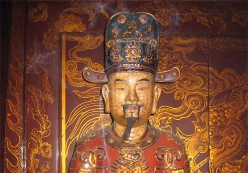 Vi vua Viet nao bang ha tren chien truong nam 27 tuoi?