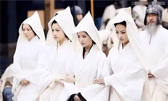 “Ngu bat buong trong nha, tai khong vuong” nghia la gi?-Hinh-4