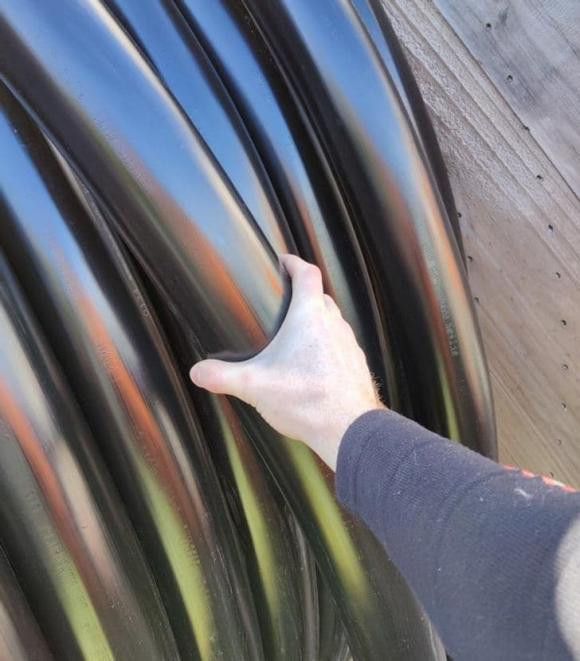 “Hãy nhìn vào kích thước của những dây cáp này”.