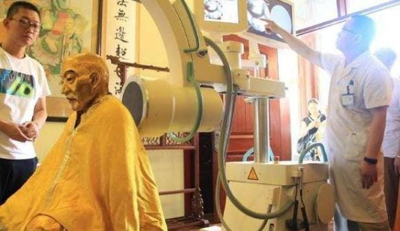 Cac chuyen gia kinh ngac sau khi chup X-quang xac nha su-Hinh-3