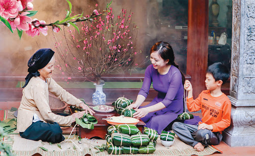 Với những người dân lao động: Xu hướng tìm người xông đất là người tốt tính, biết ăn ở kính trên nhường dưới, sức khỏe tốt cũng như gia đình thuận hòa, yên vui là được.