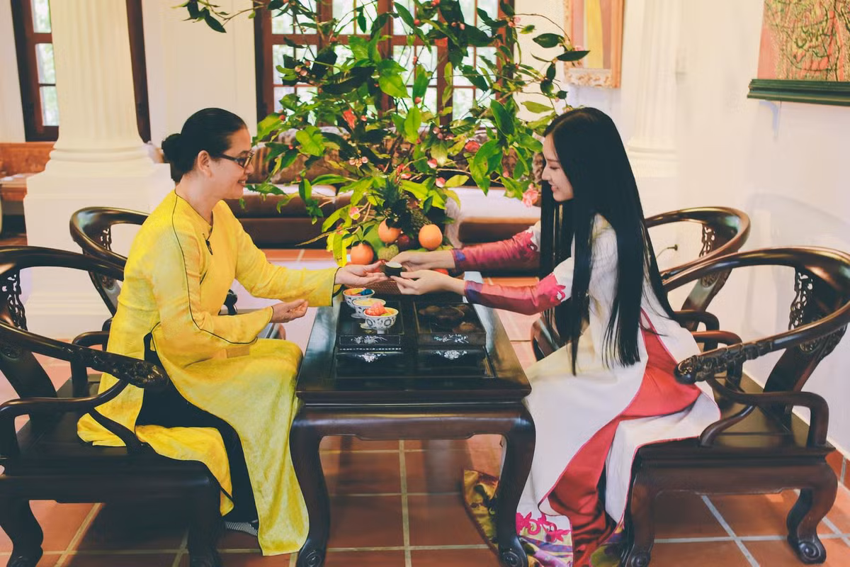 Với những người có chức có quyền, làm ăn kinh doanh lớn: Xu hướng tìm người hợp tuổi với chủ nhà, thường là những người hợp với tuổi của "trụ cột" trong gia đình, tương đương với người đứng đầu trong nhà.