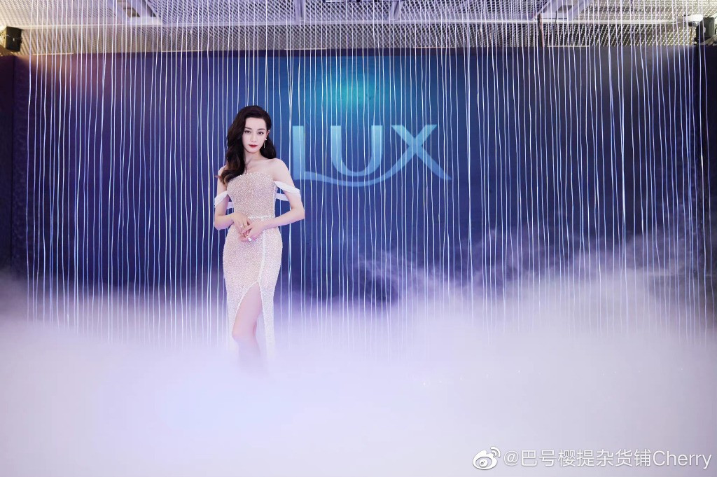 Voc dang goi cam cua 'my nhan Tan Cuong' Dich Le Nhiet Ba-Hinh-5