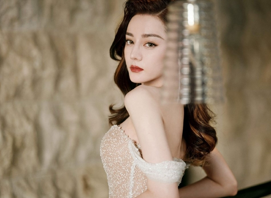 Voc dang goi cam cua 'my nhan Tan Cuong' Dich Le Nhiet Ba-Hinh-8