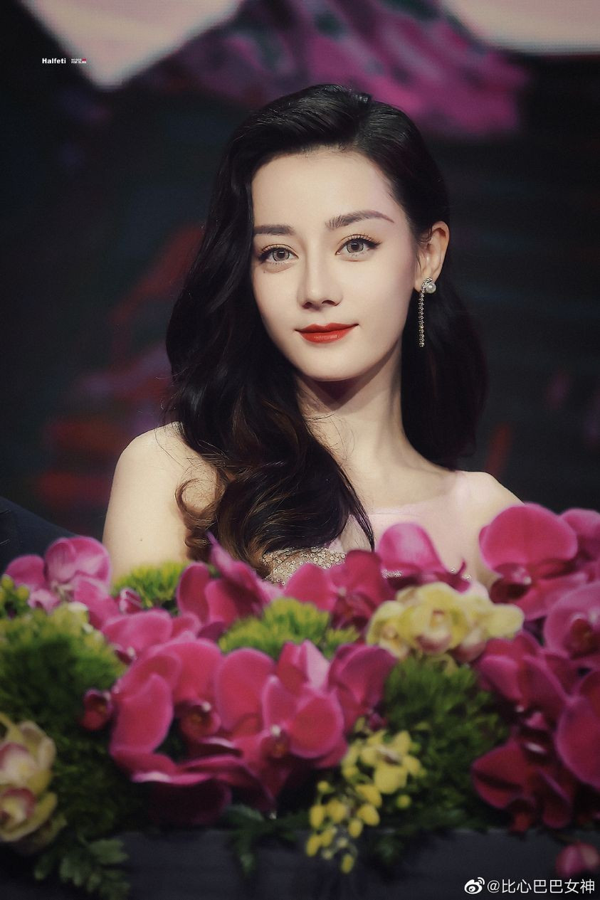 Voc dang goi cam cua 'my nhan Tan Cuong' Dich Le Nhiet Ba-Hinh-6