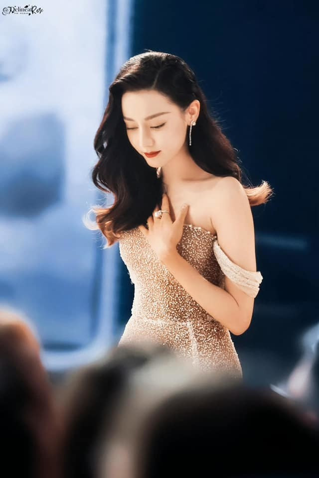 Voc dang goi cam cua 'my nhan Tan Cuong' Dich Le Nhiet Ba-Hinh-4