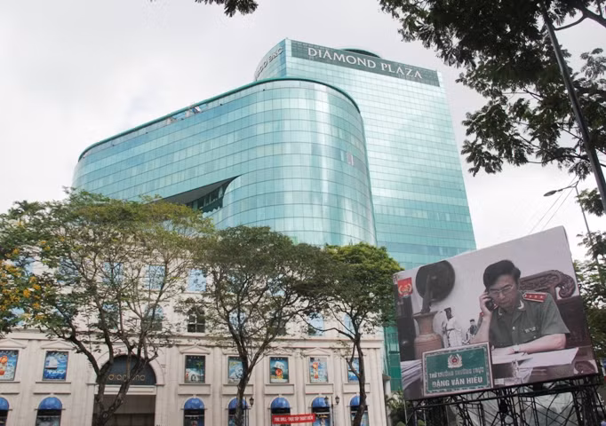 ...và Thứ trưởng Bộ Công an, Thượng tướng Đặng Văn Hiếu để xin ý kiến chỉ đạo vụ hỏa hoạn lớn ở TP.HCM vì có khả năng xảy ra thương vong cao.