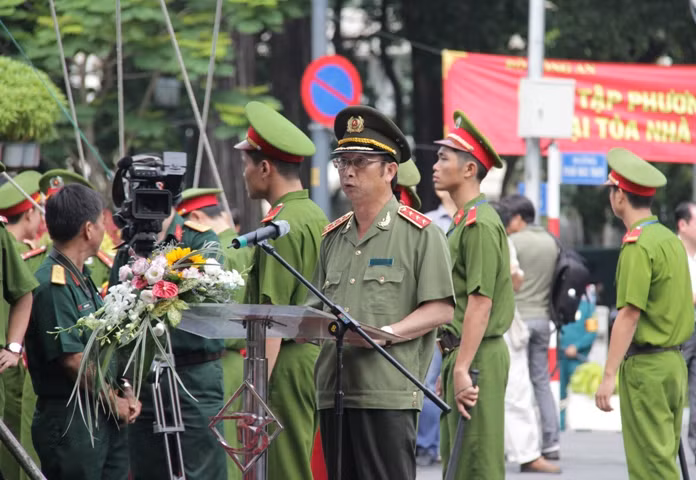 Thượng tướng Đặng Văn Hiếu, Thứ trưởng thường trực Bộ Công an, Phó chủ tịch Ủy ban Quốc gia tìm kiếm cứu nạn phát biểu chỉ đạo buổi diễn tập.