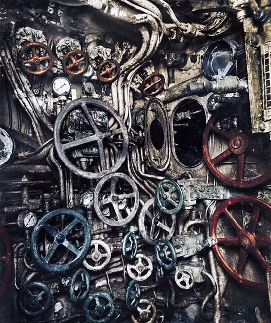 Nội thất của một chiếc tàu ngầm U-Boat được trục vớt sau khi bị đánh chìm ở Biển Bắc năm 1918.