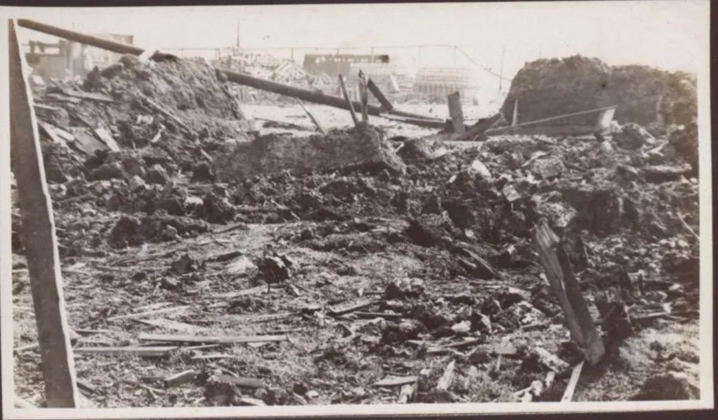 Vào ngày 2/4/1916, một tai nạn kinh hoàng đã xảy ra tại một nhà máy gần Faversham, Vương quốc Anh, với 25 tấn TNT và 700 tấn amoni nitrate cùng bốc cháy và phát nổ. Vụ nổ đã giết chết 115 người - tất cả đàn ông và bé trai làm việc vào ngày hôm đó, trong khi 7 thi thể đã không bao giờ được tìm thấy. Những người dân ở Norwich, cách hiện trường khoảng 244km, vẫn cảm nhận được dư chấn.