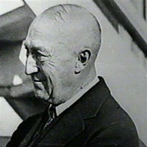 10. Charles Vance Millar để lại tài sản của mình cho “người phụ nữ cho nhiều con nhất”: Doanh nhân kiêm luật sư người Canada, Charles Vance Millar khi qua đời đã để lại một di chúc khó hiểu. Phần nổi tiếng nhất trong di chúc của ông đó là ông yêu cầu bất động sản của mình sẽ được chuyển thành tiền mặt 10 năm sau khi ông mất, và dành tặng cho người phụ nữ nào ở Toronto sinh nhiều con nhất trong thời điểm đó. Kết quả là có bốn phụ nữ sinh được 9 người con đã được chia nhau khoản tiền 750.000 USD.