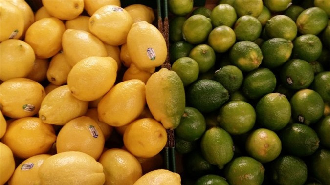 Khi bạn đi mua trái cây và vẫn chưa đưa ra được quyết định.