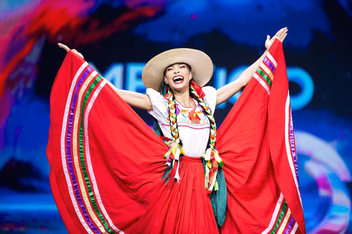 Hoa hau Xuan Hanh gay bung no tai Miss Cosmo-Hinh-6