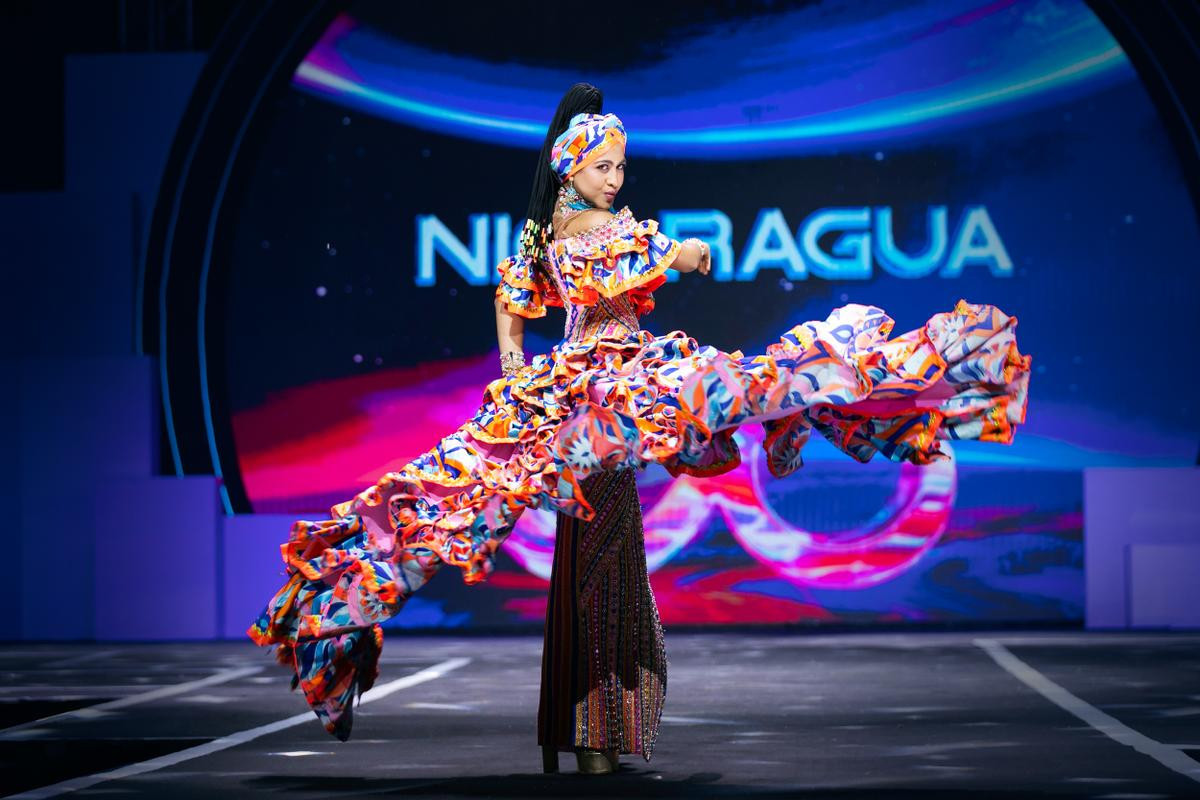 Hoa hau Xuan Hanh gay bung no tai Miss Cosmo-Hinh-4