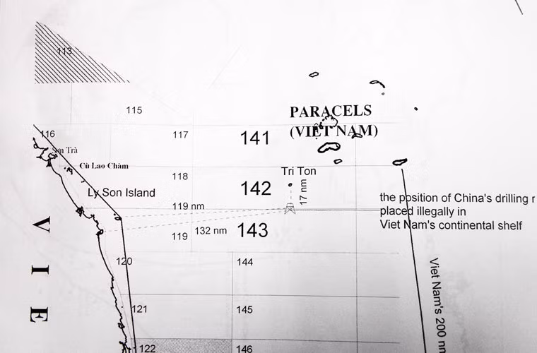 Vị trí Trung Quốc đặt giàn khoan trái phép Hải Dương 981 (HD-981), cách bờ biển Việt Nam khoảng 120 hải lý, nằm trong vùng đặc quyền kinh tế, thềm lục địa của Việt Nam.