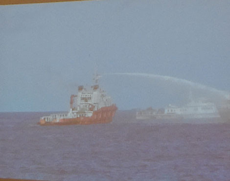 Tàu Hải cảnh Trung Quốc bắn vòi rồng tàu Việt Nam.