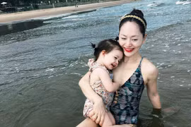 Lan Phương khoe vóc dáng nuột nà bên con gái sau 2 tháng ly hôn