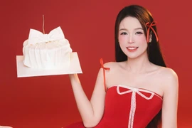 'Phú bà' Sam gây choáng vì nhan sắc ngọt ngào như tuổi 20