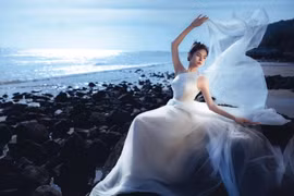 Nhan sắc Vân Trang U40, mẹ 4 con vẫn như “tiên nữ giáng trần”