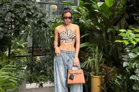 Gái ba con Phương Trinh Jolie lộ cơ bụng đẹp như tạc tượng