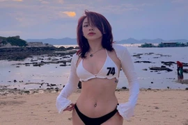 Tóc Tiên diện áo tắm quyến rũ, khoe dáng đẹp nhờ tập gym