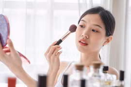 10 bí quyết giữ lớp trang điểm lâu trôi, không xuống tông cả ngày