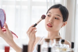 10 bí quyết giữ lớp trang điểm lâu trôi, không xuống tông cả ngày