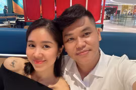 Lê Phương - Trung Kiên ăn tối cùng gia đình, kỷ niệm 8 năm bên nhau. Ảnh: FB ê Phương