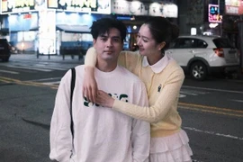 Vợ chồng Hồ Quang Hiếu 'trốn con' du lịch Hàn Quốc sau đám cưới