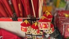 Gấu bông, mũ, khăn choàng sao vàng... mừng Quốc khánh 2/9 "nhuộm đỏ" Hà Nội 