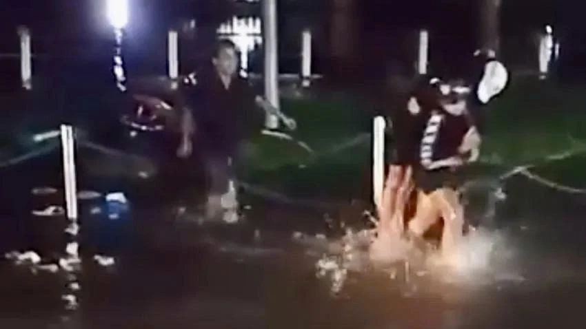 Hai trẻ em bị điện giật tử vong khi triều cường lên cao 