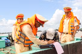 Cần Thơ siết chặt quản lý, xóa đăng ký hàng trăm phương tiện thủy