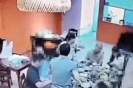 Đắk Lắk: Clip nghi người phụ nữ uống 'chén râu' trước vụ tai nạn chết người