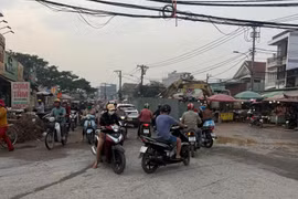 Thi công gây ùn tắc đường, chủ đầu tư ở TP HCM bị CSGT lập biên bản