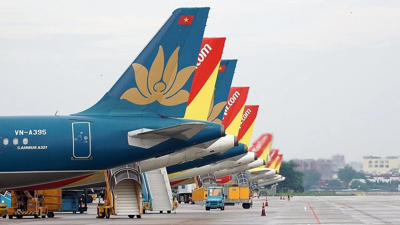 Hàng không Việt Nam giảm chuyến bay, tăng giá vé quốc tế