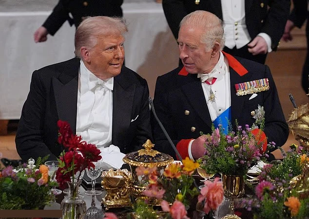 Hình ảnh Tổng thống Mỹ Donald Trump trong chuyến thăm Anh