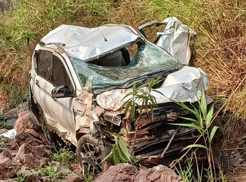 Điện Biên: Ô tô lao xuống vực sâu, gia đình 5 người thoát nạn