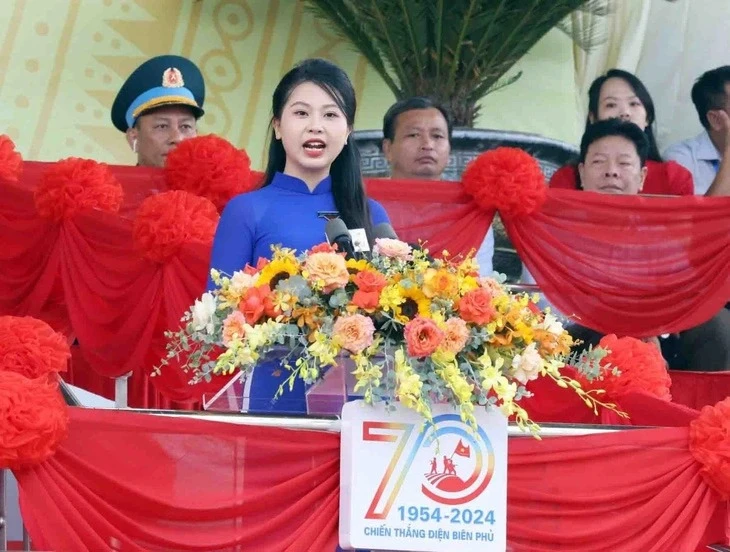 Nhan sắc cô gái phát biểu tại lễ kỷ niệm 70 năm Điện Biên