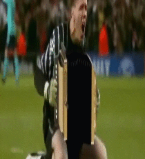 Thủ môn Szczesny của Arsenal đã hóa thành một nhạc công chơi accordion.