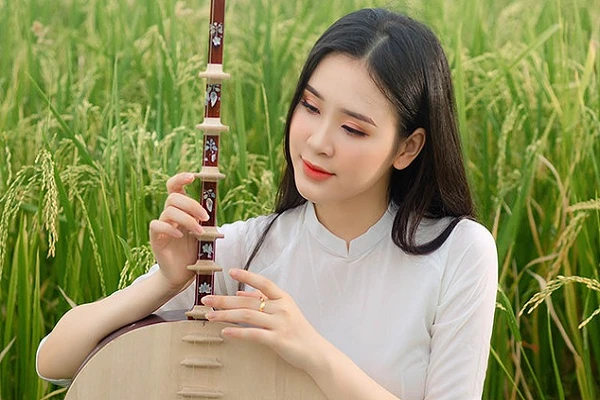 Á khôi 10X xứ Nghệ khoe nhan sắc cực phẩm bên ruộng lúa