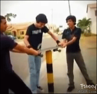 Nghịch dại hại cậu nhỏ.
