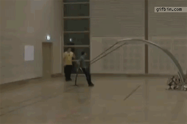 Nghịch dại hại bản thân.