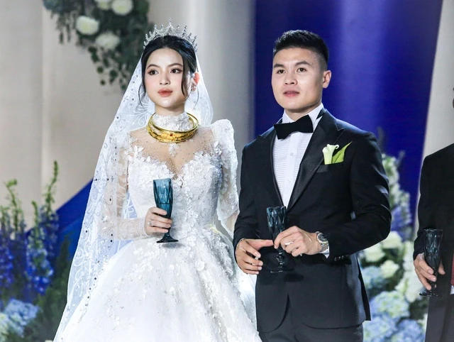 Quang Hải cắt hợp đồng với studio ảnh cưới, nhờ cựu giảng viên chụp