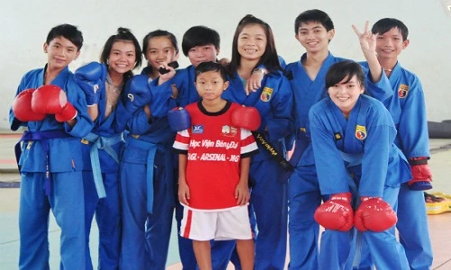 Ngỡ ngàng tài chơi bóng của Công Phượng phiên bản nhí