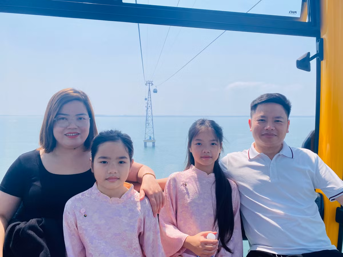 Nhờ có hệ thống cáp treo ra đảo nên việc du khách ra chùa dễ dàng và nhanh chóng hơn. Đặc biệt, được ngắm nhìn toàn cảnh vẻ đẹp biển Cửa Lò từ trên cao.