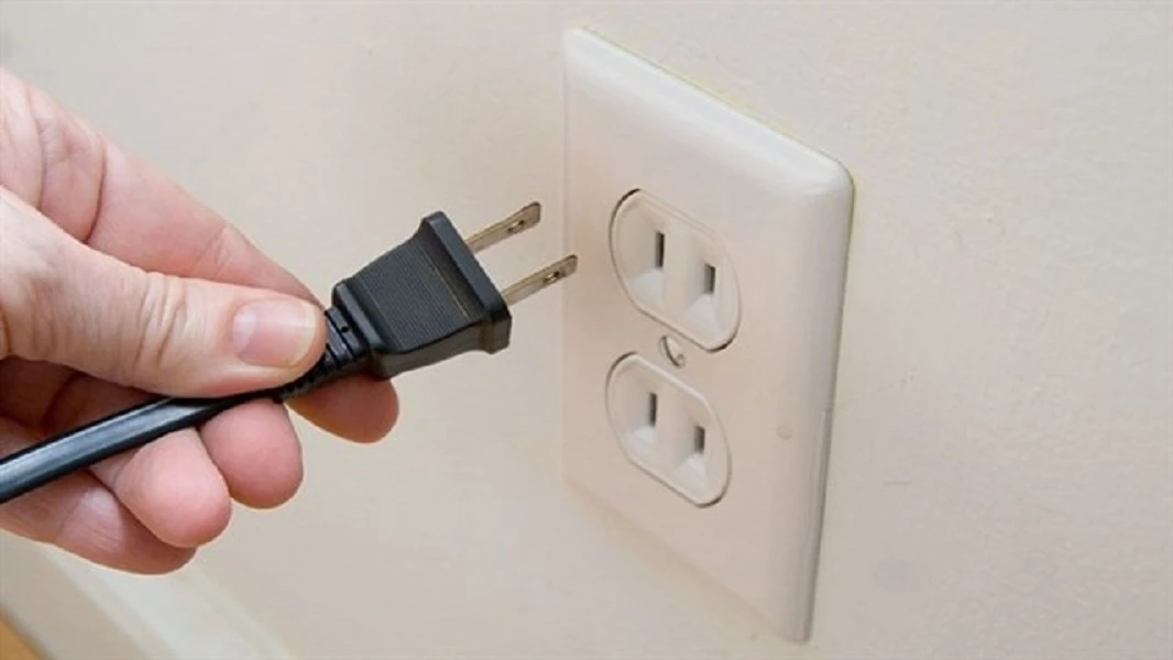 Hóa đơn điện tăng vì quên rút củ sạc? Sự thật bất ngờ