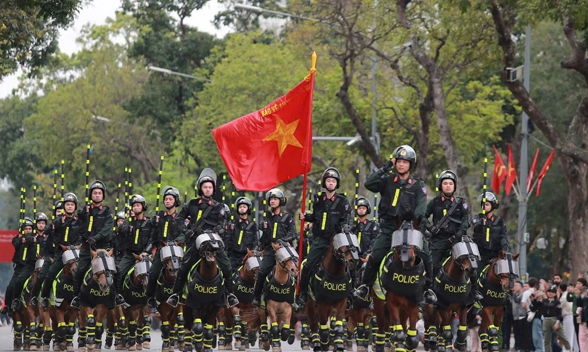Toàn cảnh màn biểu diễn của Cảnh sát cơ động kỵ binh, cảnh khuyển 