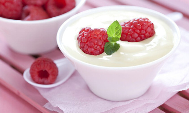 Sữa chua là nguồn protein tuyệt vời cho cơ thể con người, chứa nhiều lợi khuẩn tốt cho đường ruột và là người bạn trên hành trình giảm cân của phái đẹp.