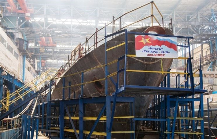 Dẫu vậy, dù vị quan chức Zelenodolsk tuyên bố rằng việc bàn giao được thực hiện trong quý 3 2016. Tuy nhiên, khả năng cao là phải tới năm 2017 thì các tàu mới về Việt Nam. Vì cũng như việc giao tàu ngầm Kilo, ban đầu việc bàn giao vẫn được thực hiện tại Nga, sau một khoảng thời gian (lên tới một năm) thì các tàu mới lên đường về nước sau khi hoàn tất việc thử nghiệm, huấn luyện thủy thủ đoàn.
